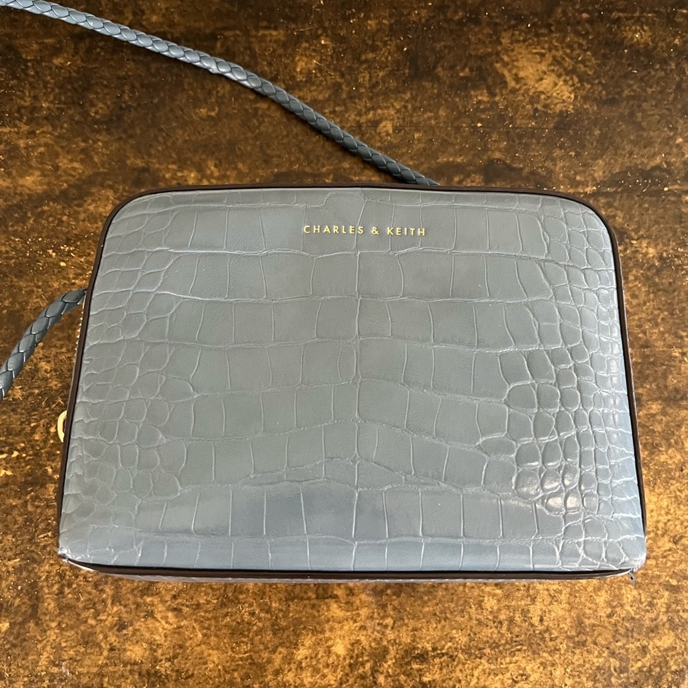 Charles & Keith crossbody in cross- effect blue